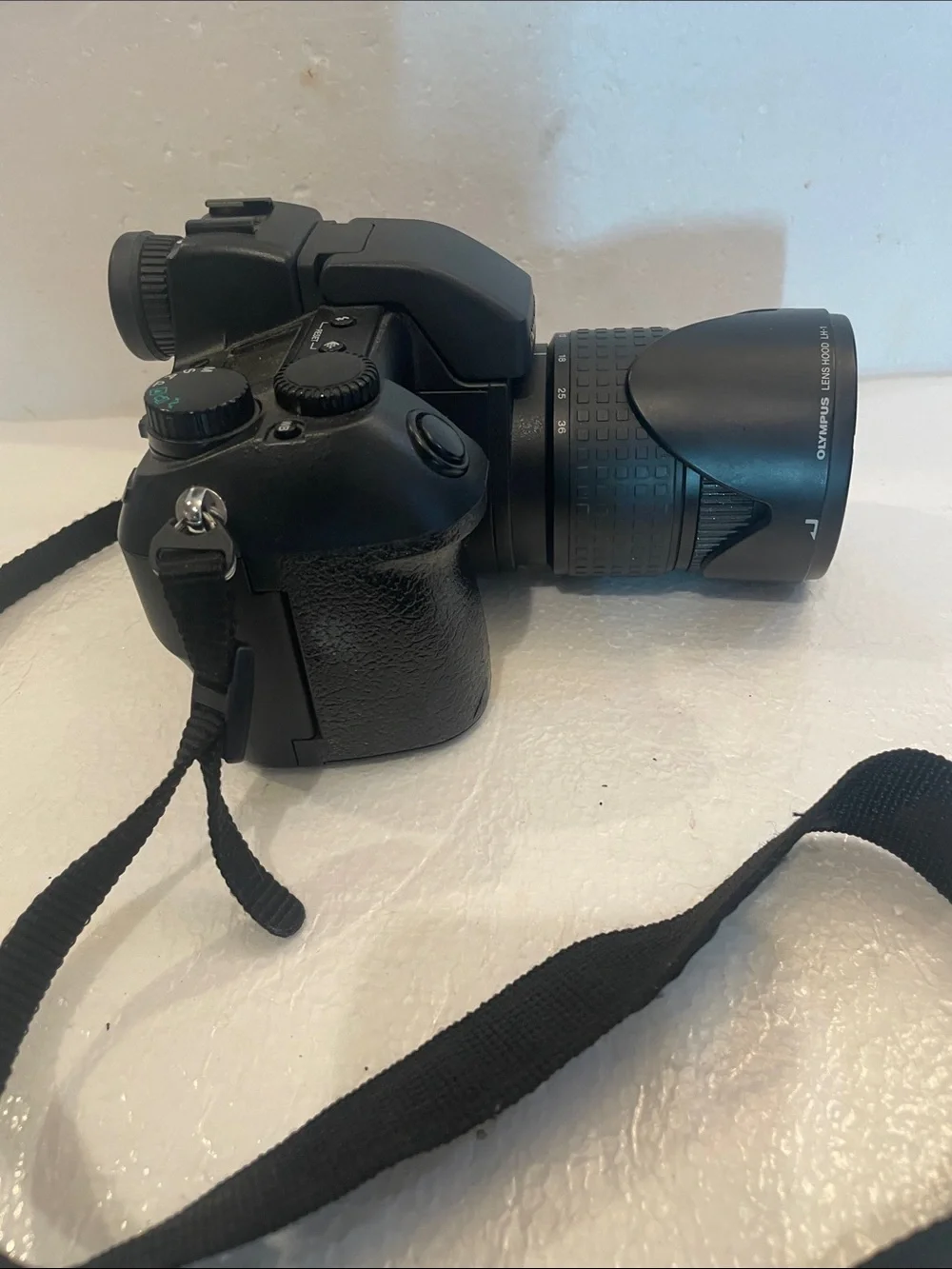 Olympus Camedia E-20N SLR professional 5MP Digital Camera Kit bundle Black mint